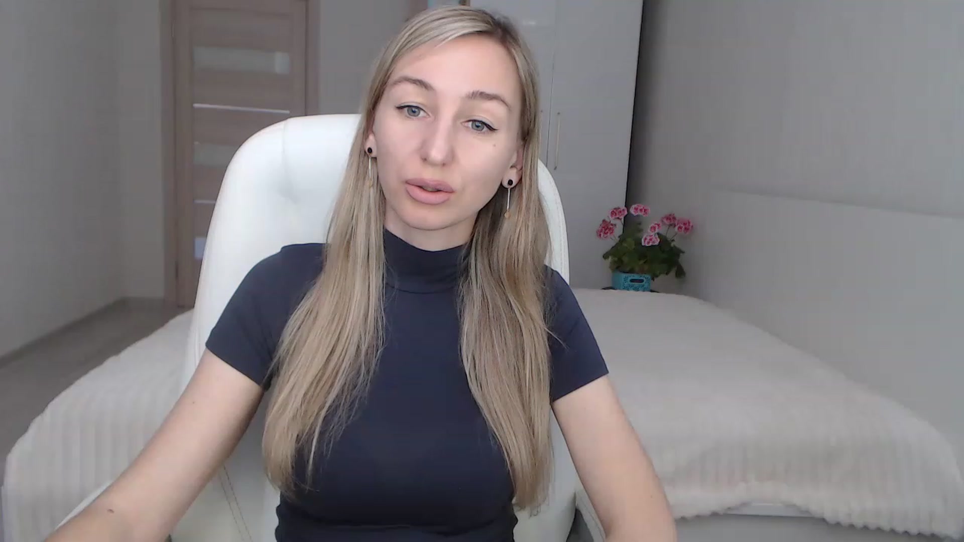 Gallery image thumbnail from YourSexyMilaX's myfreecams stream on, 05/05/2023, 08:14 image 16 of 20