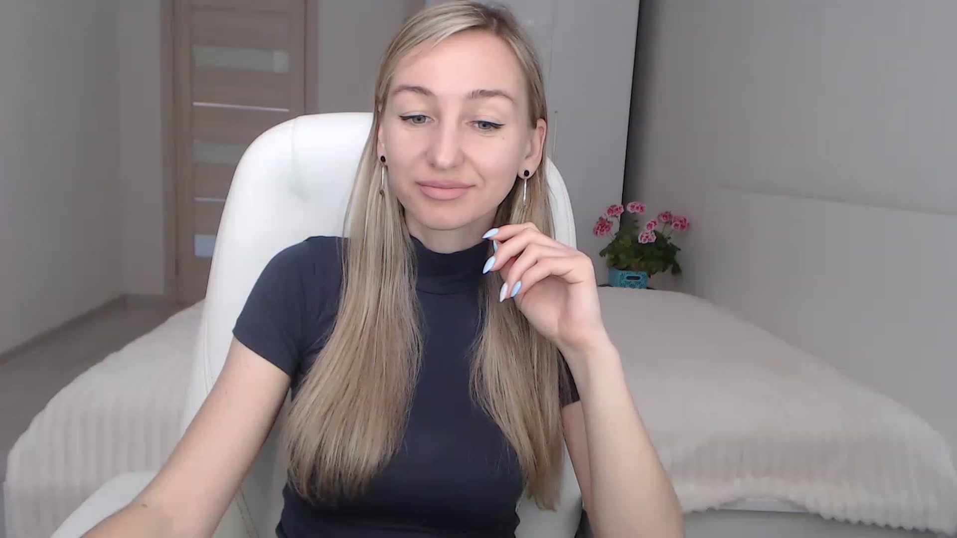 Gallery image thumbnail from YourSexyMilaX's myfreecams stream on, 05/05/2023, 08:14 image 14 of 20