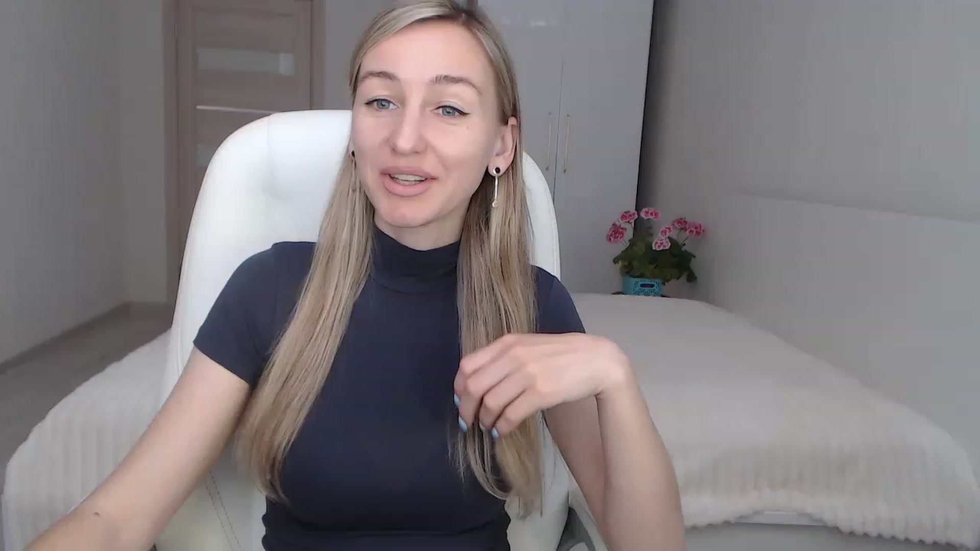 Gallery image thumbnail from YourSexyMilaX's myfreecams stream on, 05/05/2023, 08:14 image 18 of 20