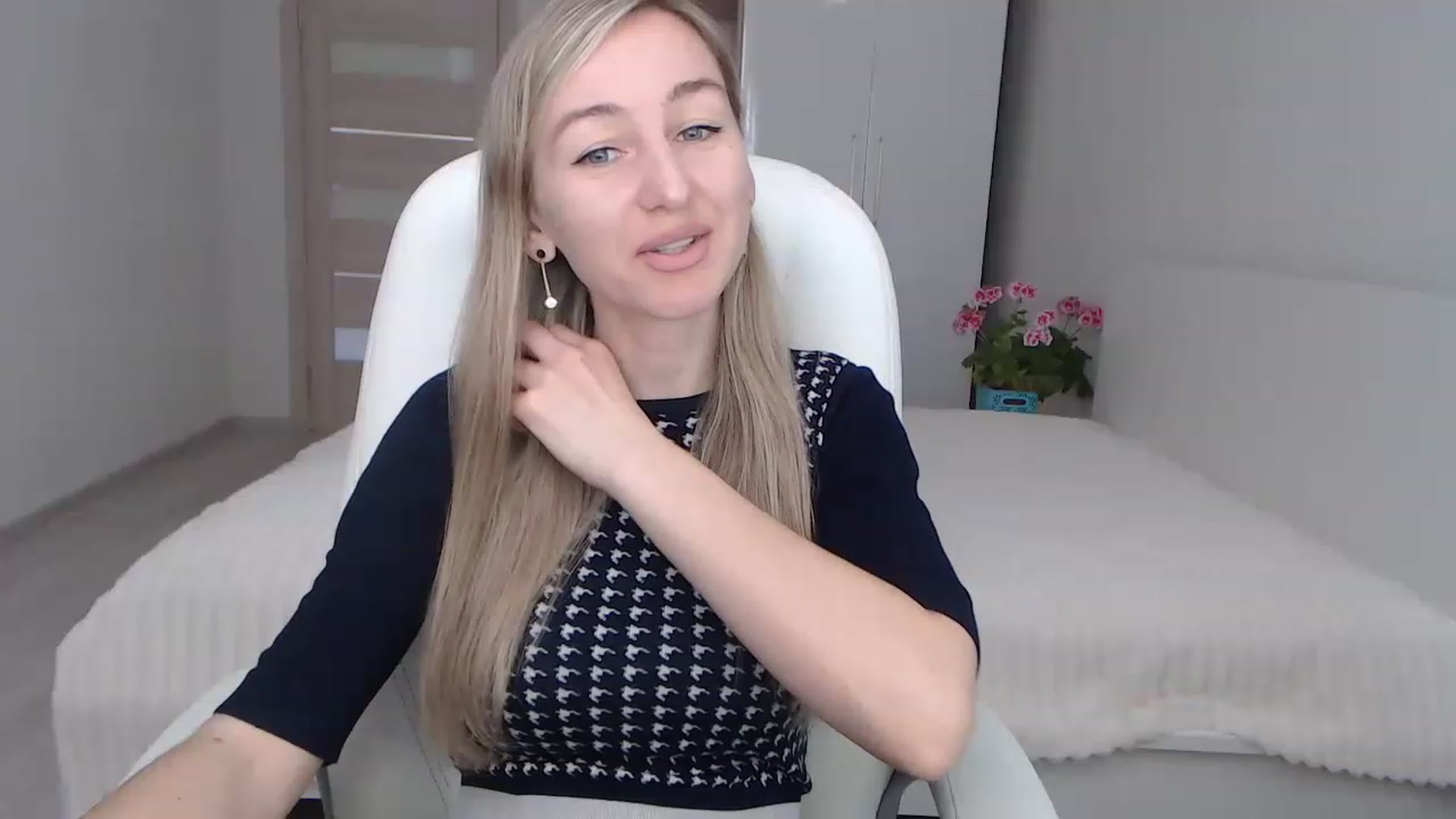 Gallery image thumbnail from YourSexyMilaX's myfreecams stream on, 05/05/2023, 08:14 image 2 of 20