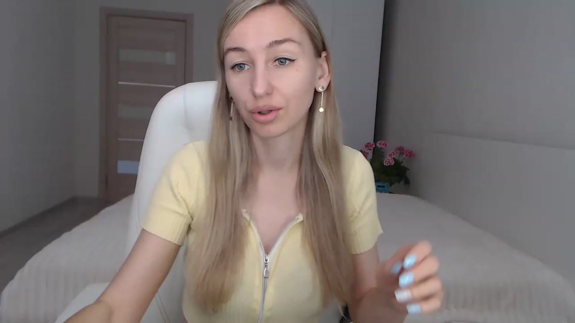 Gallery image thumbnail from YourSexyMilaX's myfreecams stream on, 05/05/2023, 08:14 image 10 of 20