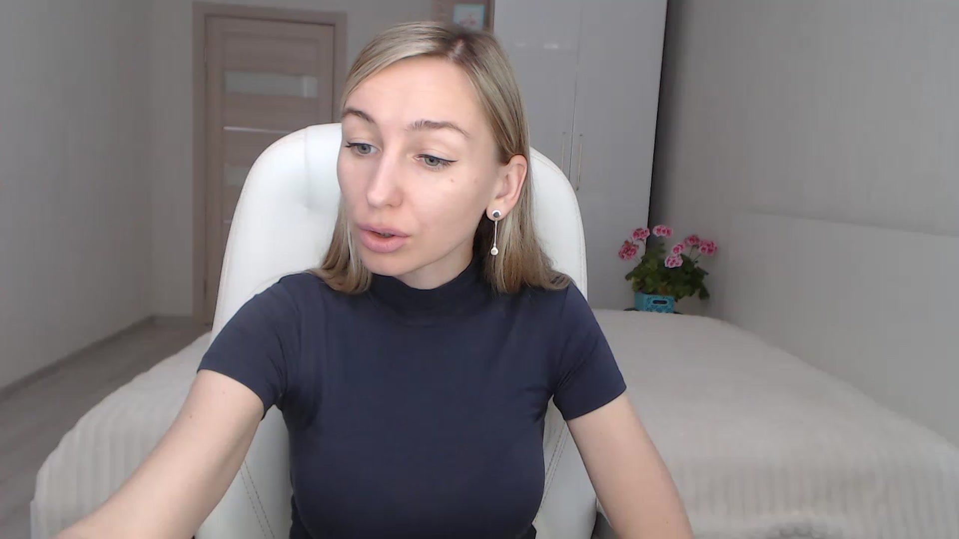 Gallery image thumbnail from YourSexyMilaX's myfreecams stream on, 05/05/2023, 09:24 image 11 of 20