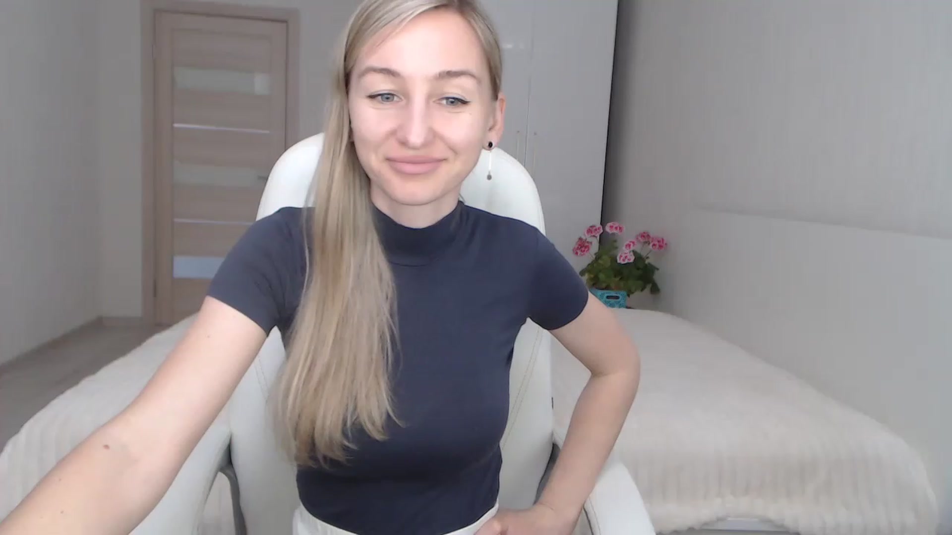 Gallery image thumbnail from YourSexyMilaX's myfreecams stream on, 05/05/2023, 09:24 image 5 of 20