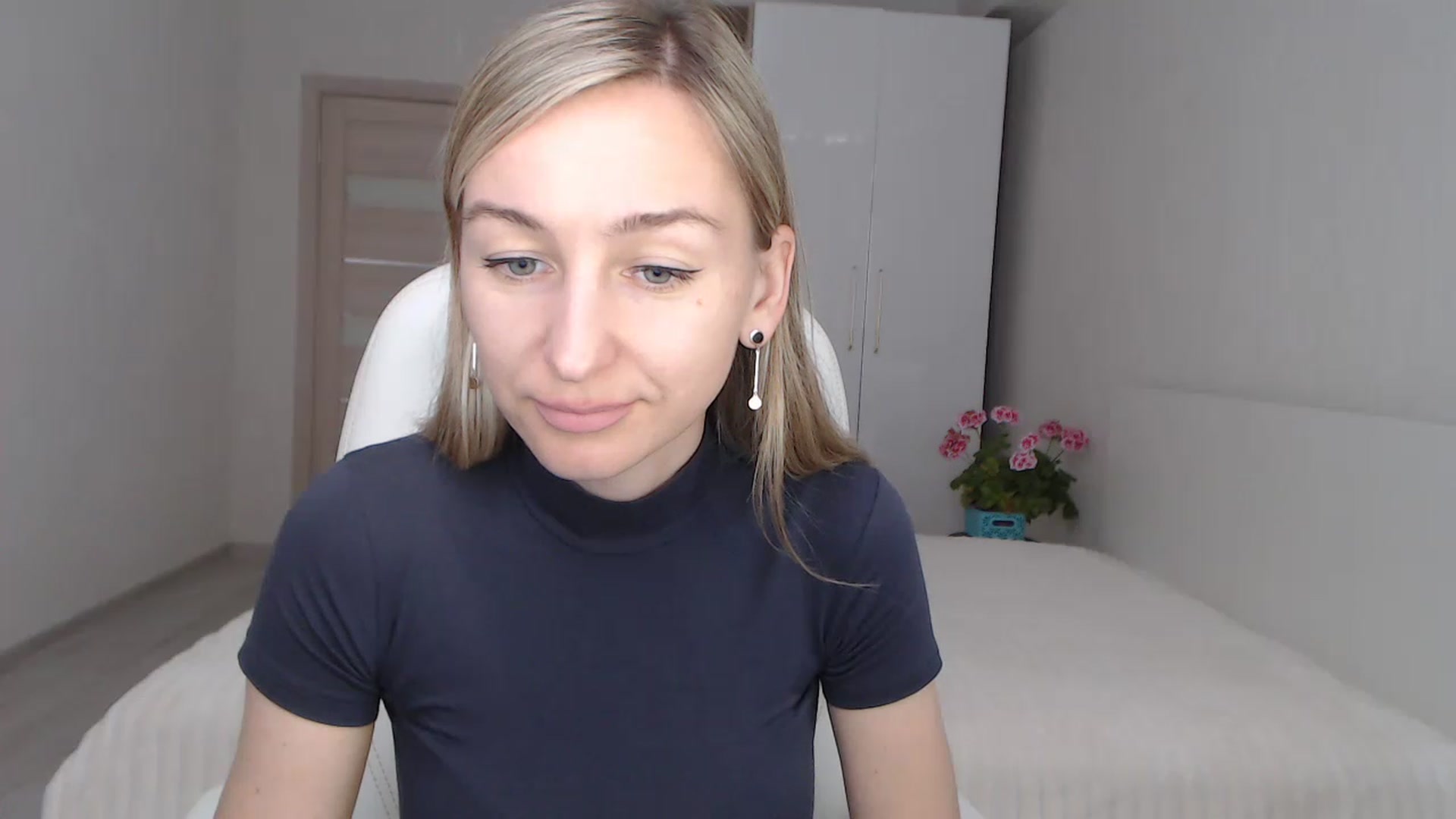 Gallery image thumbnail from YourSexyMilaX's myfreecams stream on, 05/05/2023, 09:24 image 8 of 20