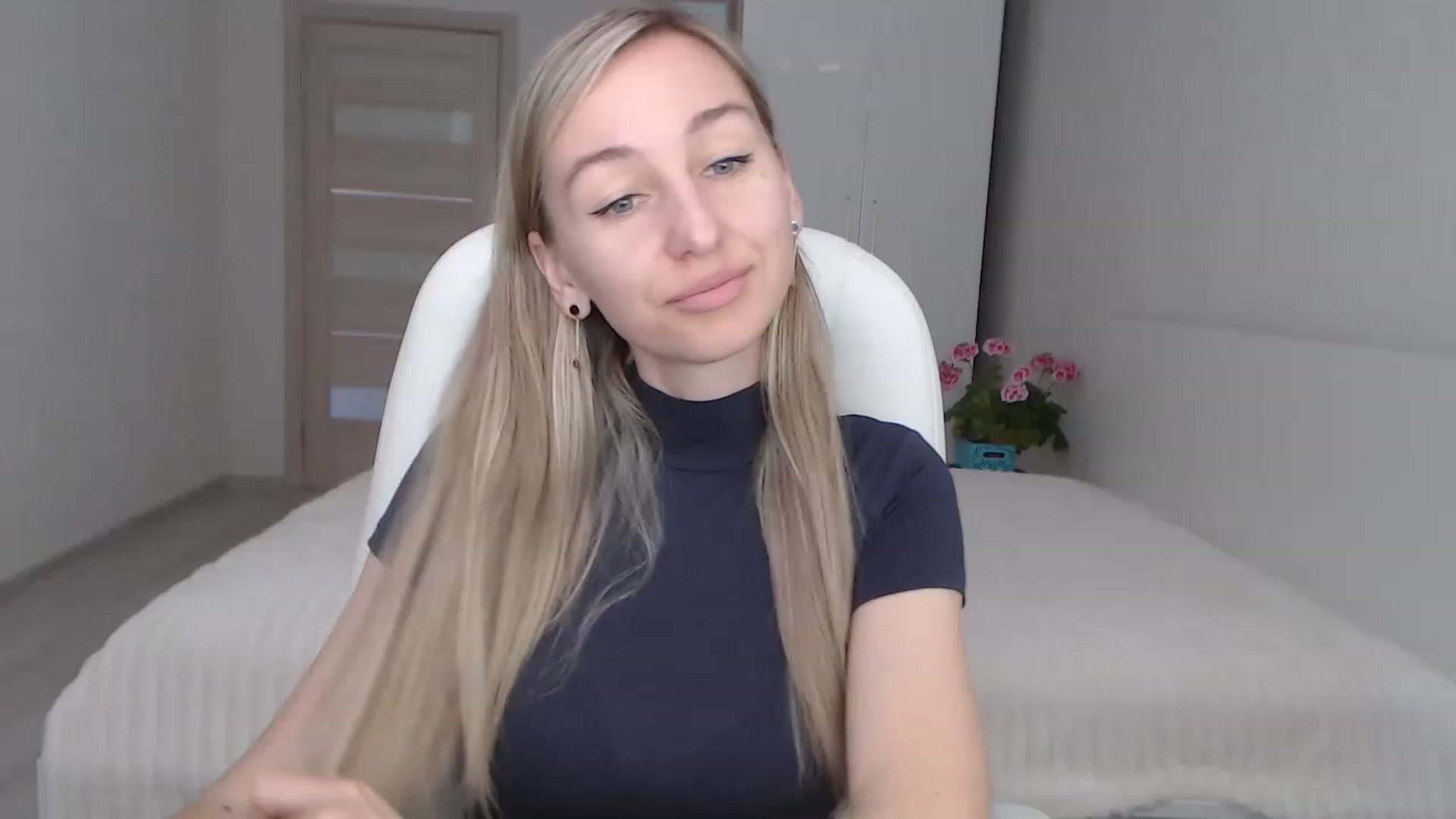 Gallery image thumbnail from YourSexyMilaX's myfreecams stream on, 05/05/2023, 09:24 image 1 of 20