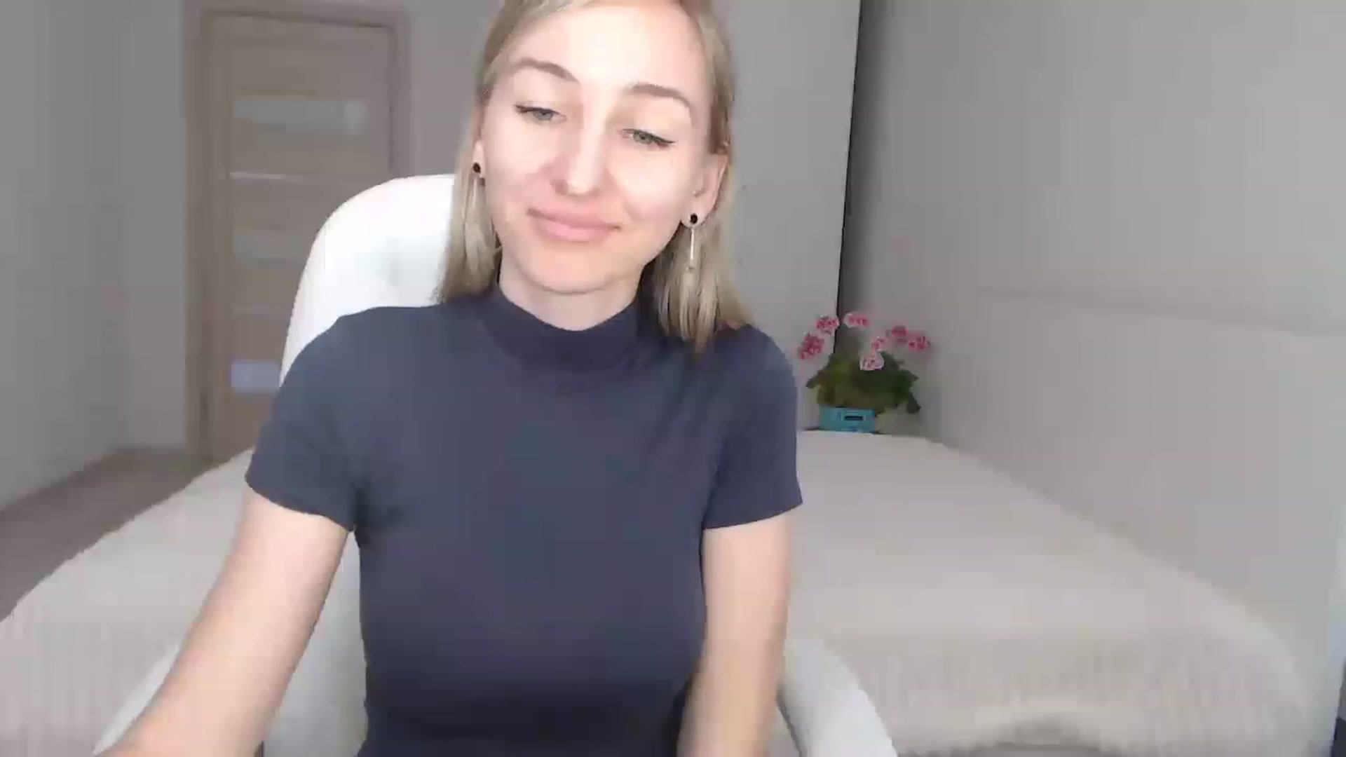Gallery image thumbnail from YourSexyMilaX's myfreecams stream on, 05/05/2023, 09:24 image 18 of 20