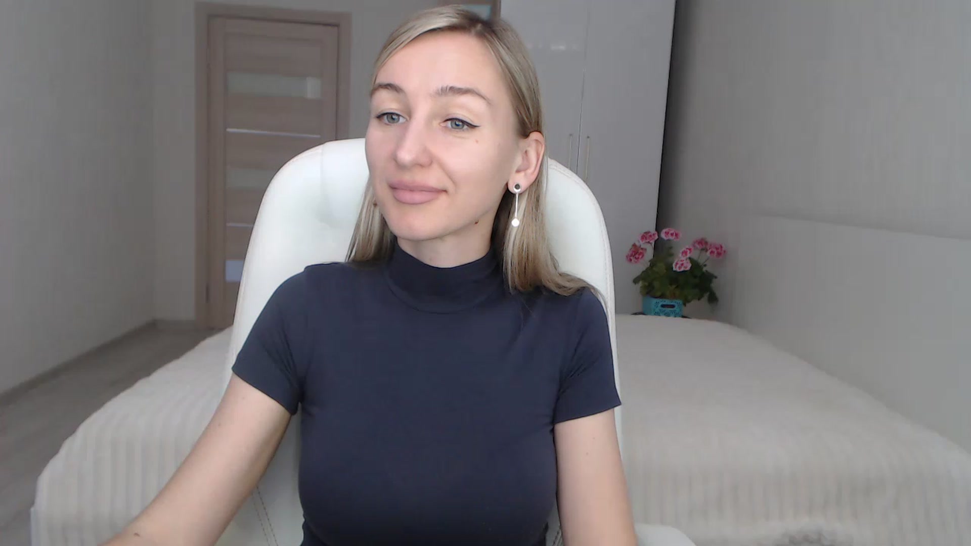 Gallery image thumbnail from YourSexyMilaX's myfreecams stream on, 05/05/2023, 09:24 image 10 of 20