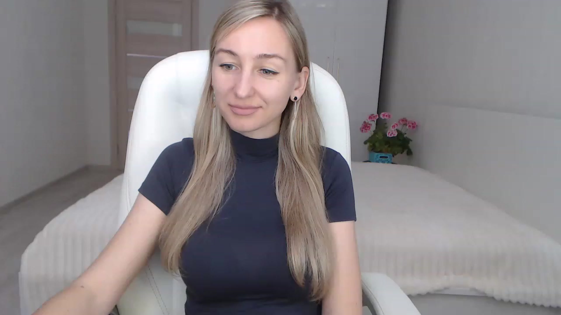 Gallery image thumbnail from YourSexyMilaX's myfreecams stream on, 05/05/2023, 09:24 image 4 of 20