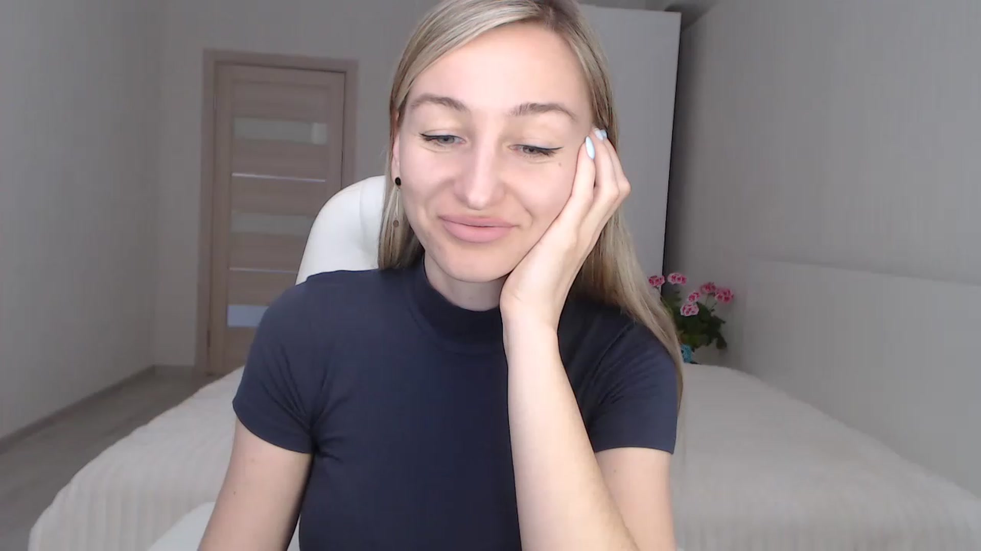 Gallery image thumbnail from YourSexyMilaX's myfreecams stream on, 05/05/2023, 09:24 image 7 of 20