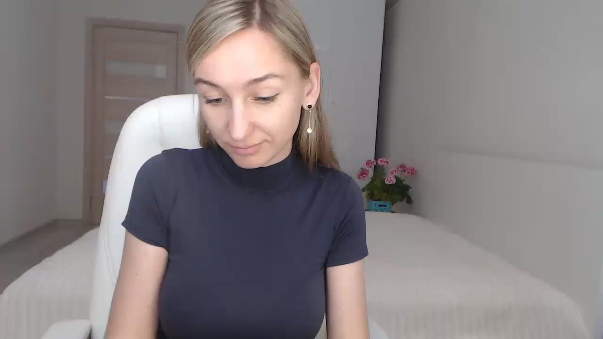 Gallery image thumbnail from YourSexyMilaX's myfreecams stream on, 05/05/2023, 09:24 image 19 of 20