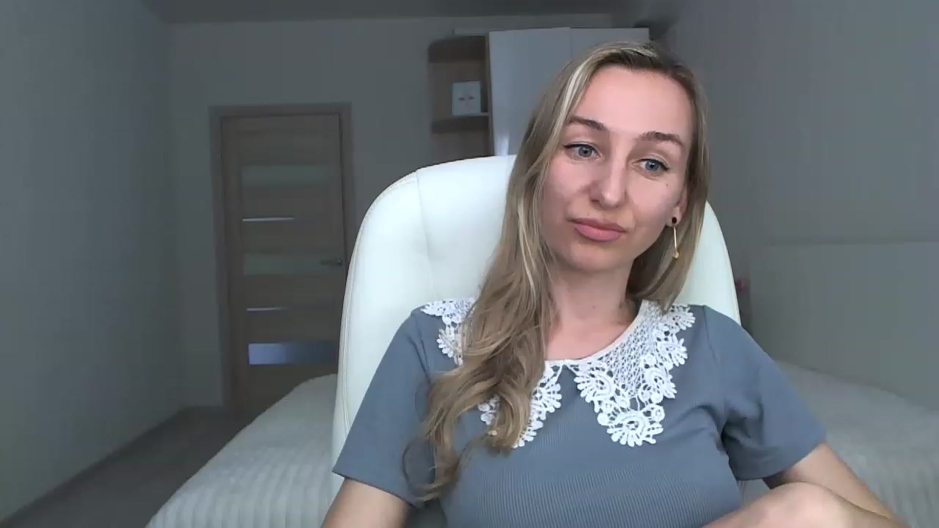 Gallery image thumbnail from YourSexyMilaX's myfreecams stream on, 05/06/2023, 12:53 image 6 of 20