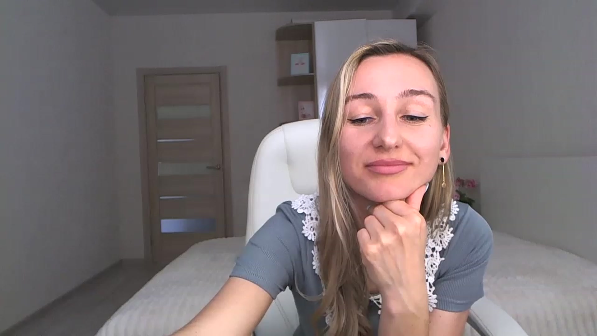 Gallery image thumbnail from YourSexyMilaX's myfreecams stream on, 05/06/2023, 12:53 image 9 of 20