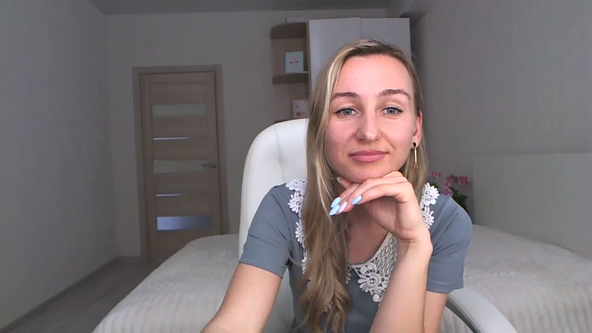 Gallery image thumbnail from YourSexyMilaX's myfreecams stream on, 05/06/2023, 12:53 image 8 of 20