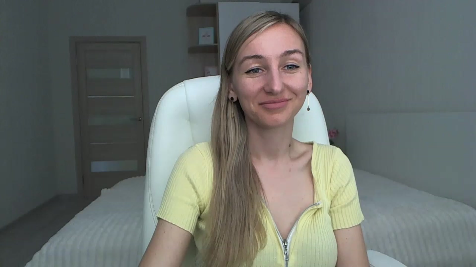 Gallery image thumbnail from YourSexyMilaX's myfreecams stream on, 05/07/2023, 10:46 image 5 of 20