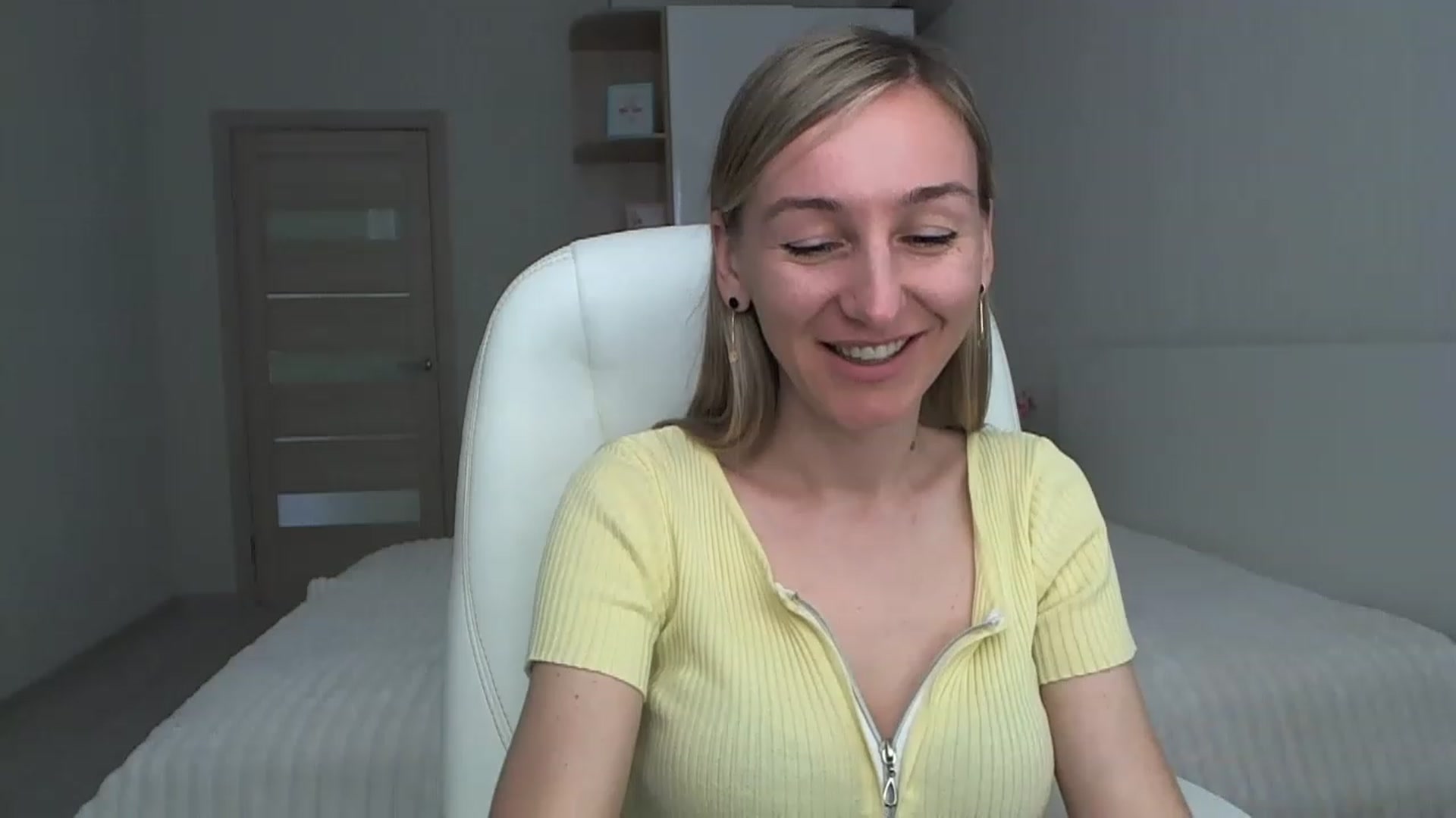 Gallery image thumbnail from YourSexyMilaX's myfreecams stream on, 05/07/2023, 10:46 image 2 of 20