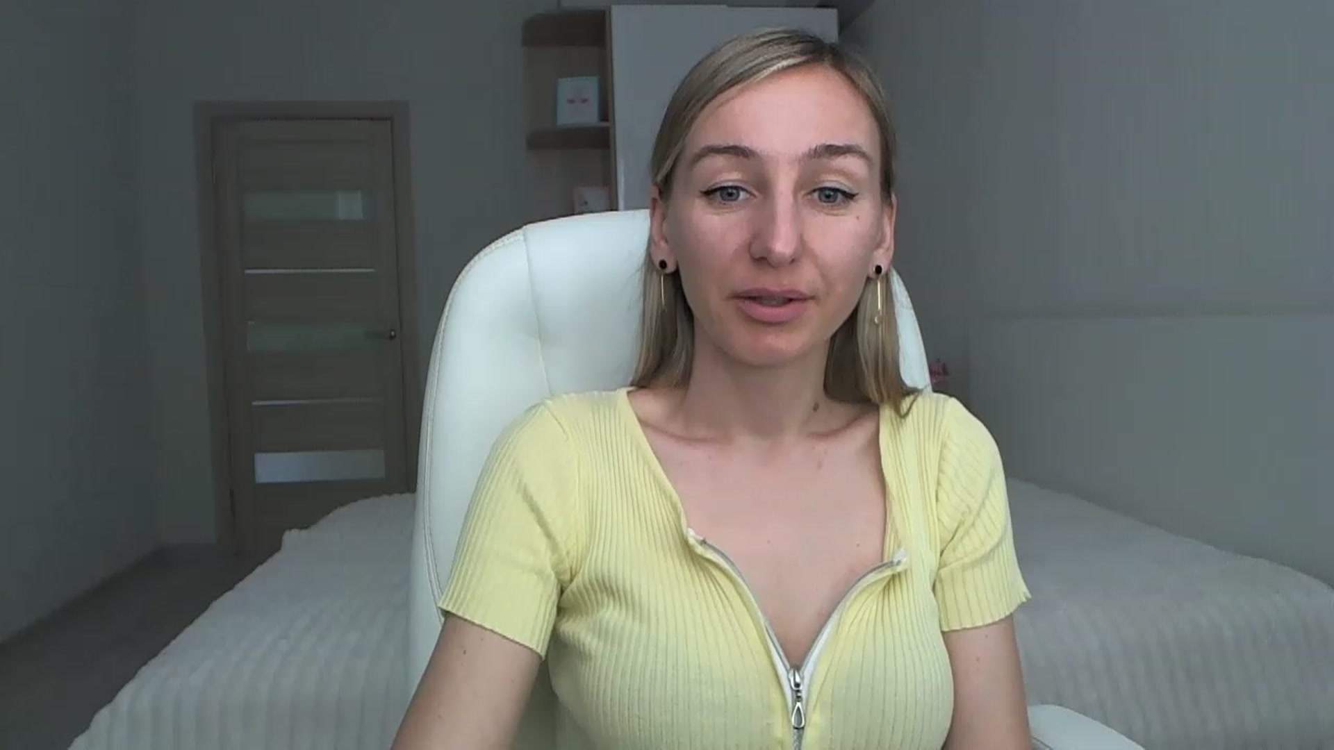 Gallery image thumbnail from YourSexyMilaX's myfreecams stream on, 05/07/2023, 10:46 image 3 of 20