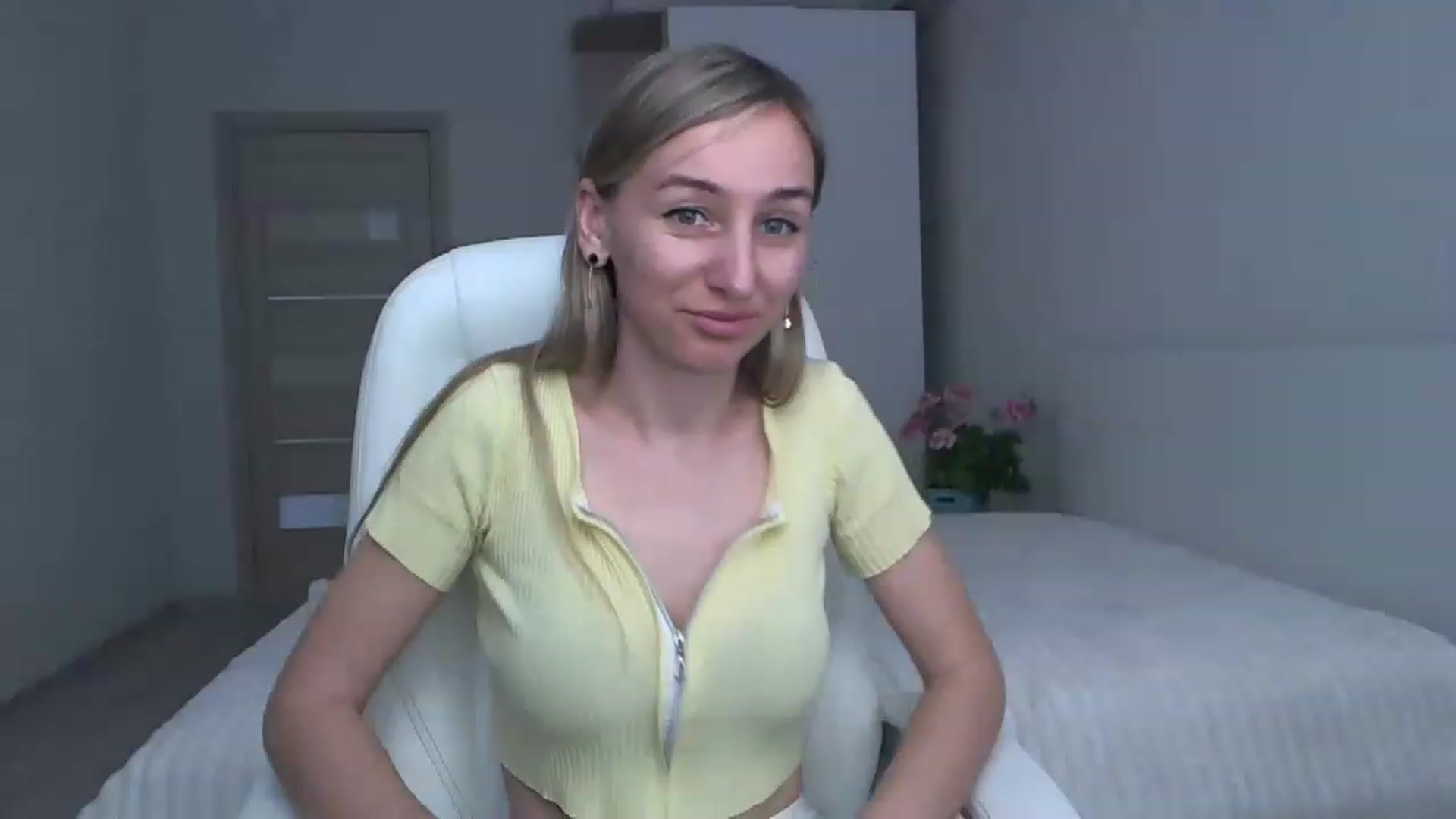 Gallery image thumbnail from YourSexyMilaX's myfreecams stream on, 05/07/2023, 10:46 image 8 of 20