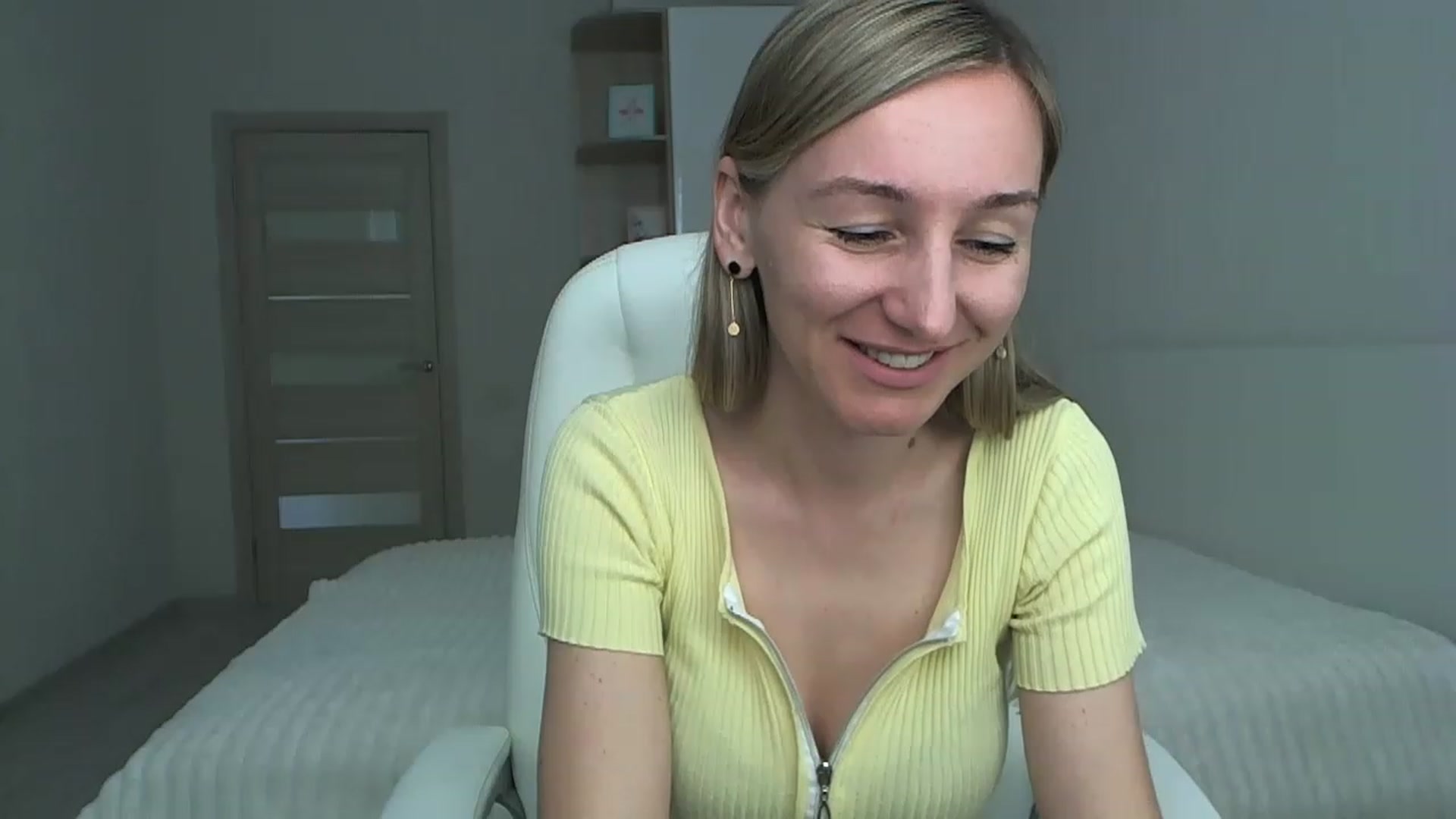 Gallery image thumbnail from YourSexyMilaX's myfreecams stream on, 05/07/2023, 10:46 image 9 of 20