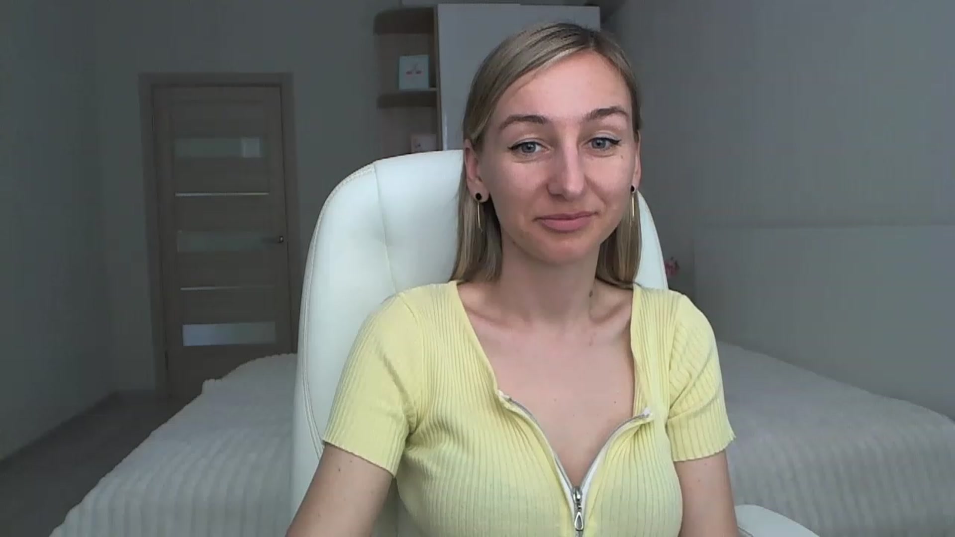 Gallery image thumbnail from YourSexyMilaX's myfreecams stream on, 05/07/2023, 10:46 image 4 of 20