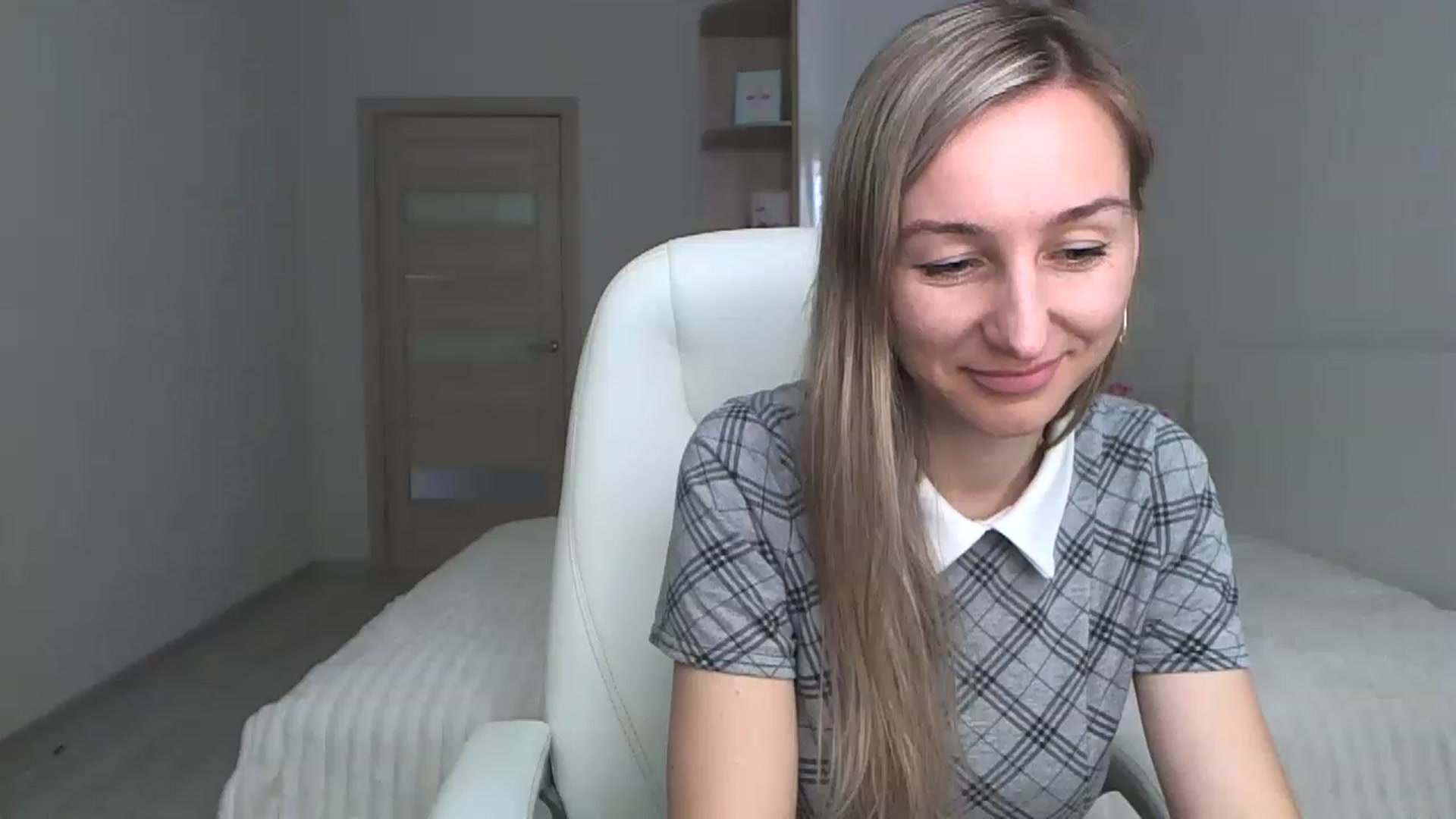 Gallery image thumbnail from YourSexyMilaX's myfreecams stream on, 05/09/2023, 09:37 image 17 of 20