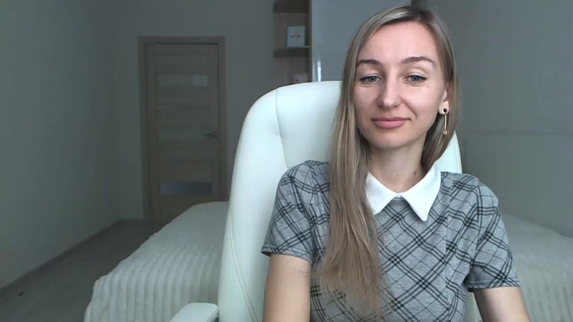Gallery image thumbnail from YourSexyMilaX's myfreecams stream on, 05/09/2023, 09:37 image 15 of 20