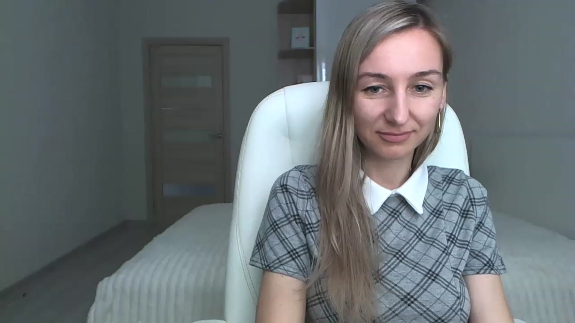 Gallery image thumbnail from YourSexyMilaX's myfreecams stream on, 05/09/2023, 09:37 image 18 of 20