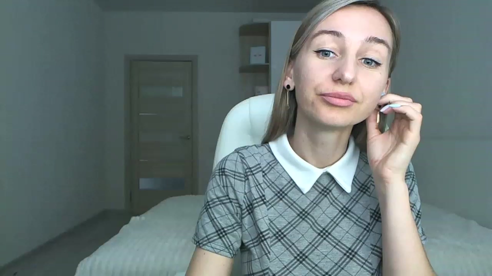 Gallery image thumbnail from YourSexyMilaX's myfreecams stream on, 05/09/2023, 15:05 image 15 of 20