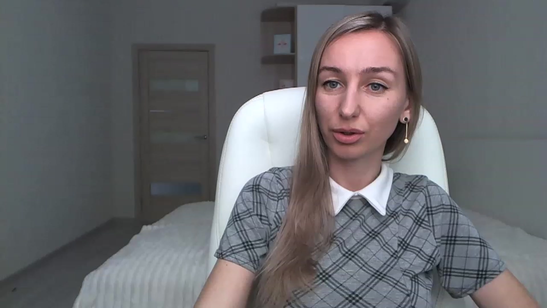 Gallery image thumbnail from YourSexyMilaX's myfreecams stream on, 05/09/2023, 15:05 image 9 of 20