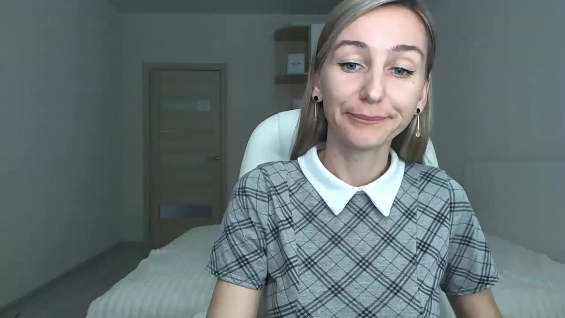 Gallery image thumbnail from YourSexyMilaX's myfreecams stream on, 05/09/2023, 15:05 image 14 of 20
