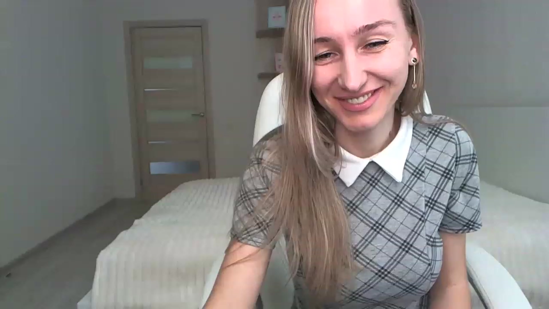 Gallery image thumbnail from YourSexyMilaX's myfreecams stream on, 05/10/2023, 14:49 image 13 of 20
