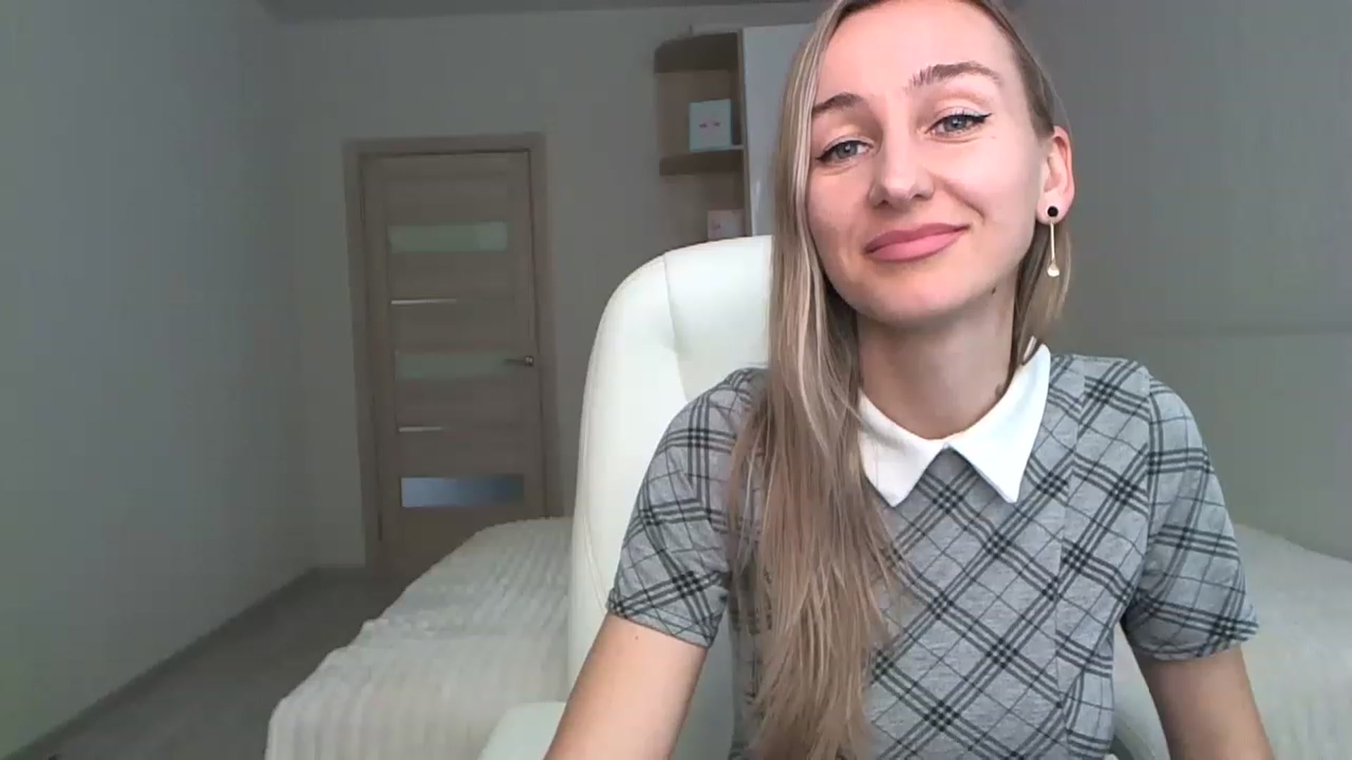 Gallery image thumbnail from YourSexyMilaX's myfreecams stream on, 05/10/2023, 14:49 image 12 of 20