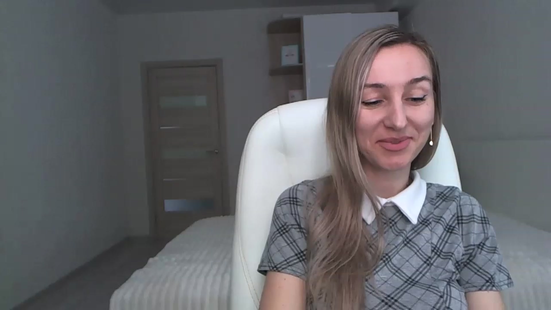 Gallery image thumbnail from YourSexyMilaX's myfreecams stream on, 05/10/2023, 14:49 image 8 of 20
