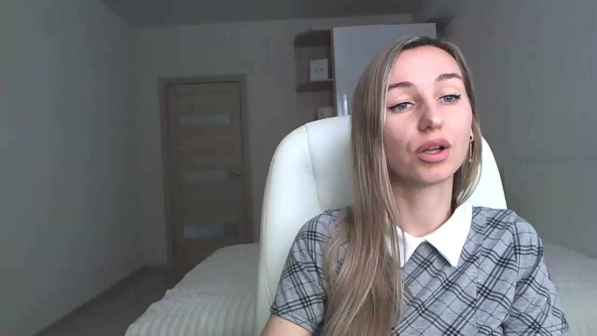 Gallery image thumbnail from YourSexyMilaX's myfreecams stream on, 05/10/2023, 14:49 image 6 of 20