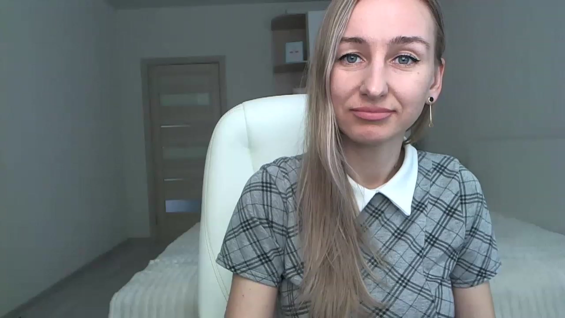 Gallery image thumbnail from YourSexyMilaX's myfreecams stream on, 05/10/2023, 14:49 image 11 of 20