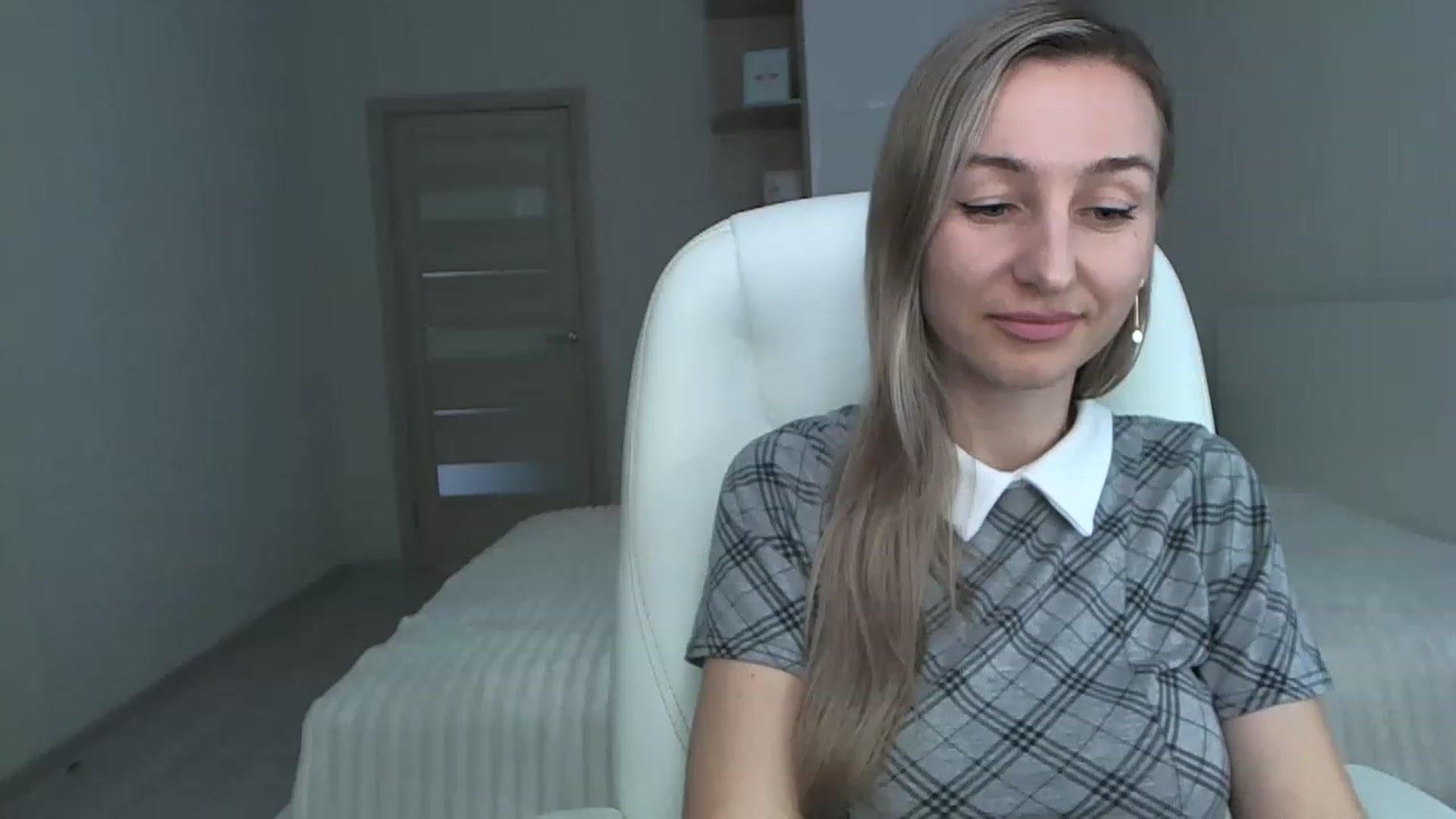 Gallery image thumbnail from YourSexyMilaX's myfreecams stream on, 05/10/2023, 14:49 image 9 of 20