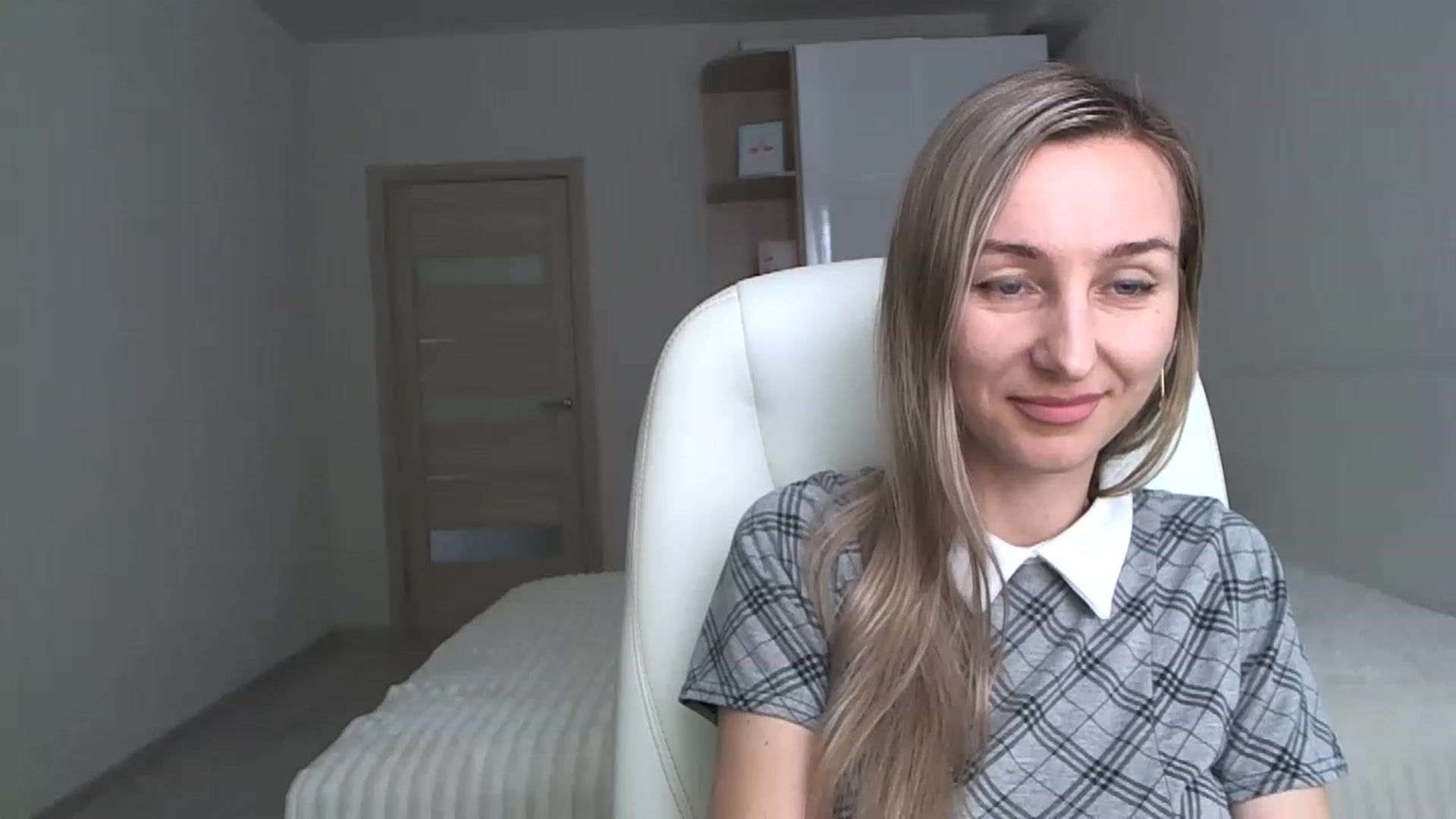 Gallery image thumbnail from YourSexyMilaX's myfreecams stream on, 05/10/2023, 14:49 image 7 of 20