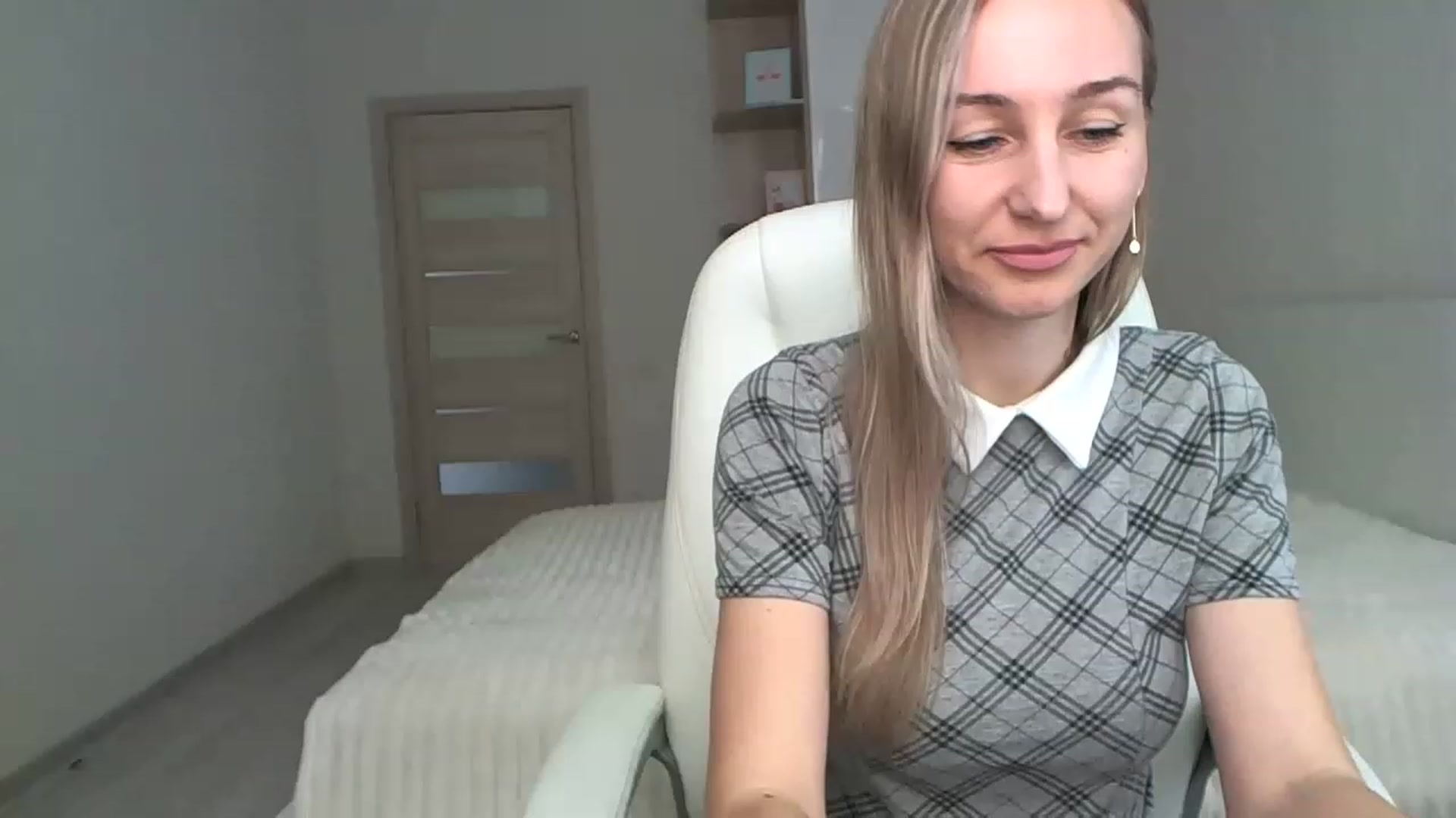 Gallery image thumbnail from YourSexyMilaX's myfreecams stream on, 05/10/2023, 14:49 image 10 of 20