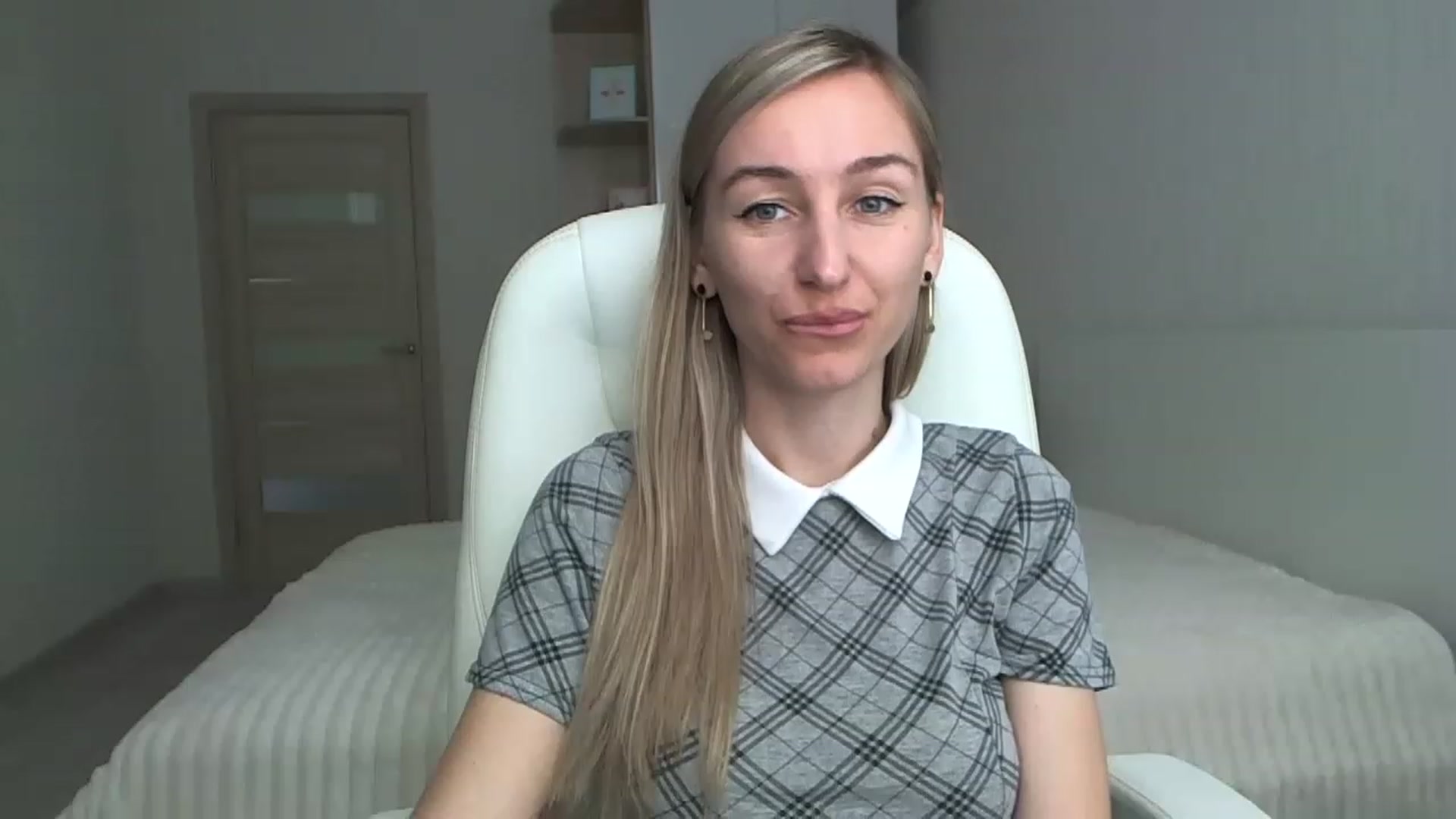 Gallery image thumbnail from YourSexyMilaX's myfreecams stream on, 05/11/2023, 08:36 image 3 of 20