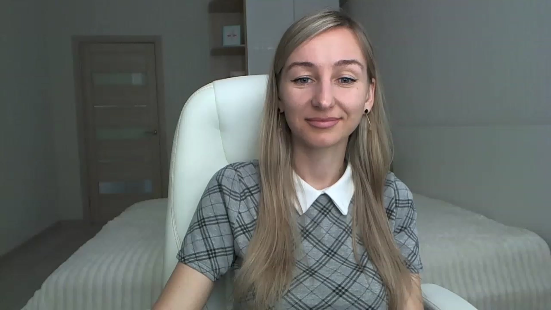 Gallery image thumbnail from YourSexyMilaX's myfreecams stream on, 05/11/2023, 08:36 image 11 of 20