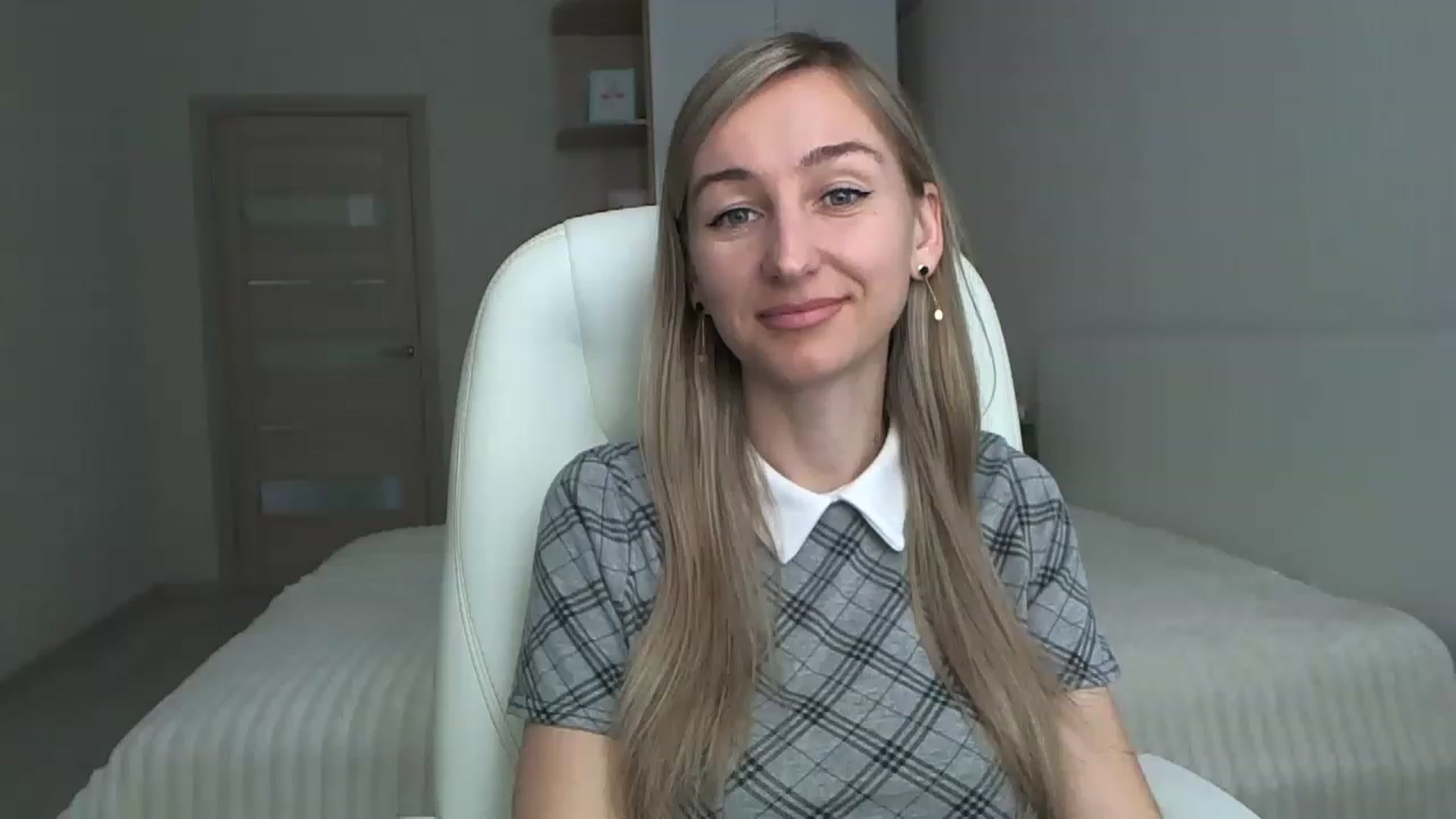 Gallery image thumbnail from YourSexyMilaX's myfreecams stream on, 05/11/2023, 08:36 image 9 of 20