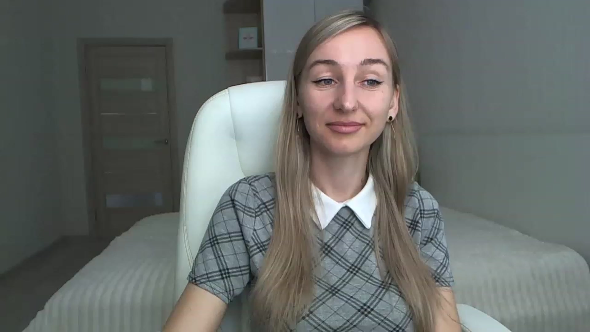 Gallery image thumbnail from YourSexyMilaX's myfreecams stream on, 05/11/2023, 08:36 image 10 of 20
