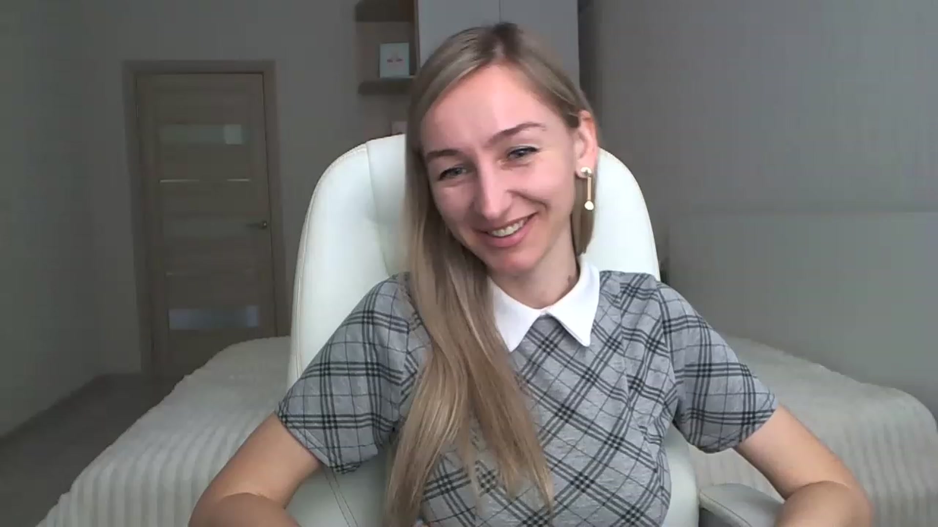 Gallery image thumbnail from YourSexyMilaX's myfreecams stream on, 05/11/2023, 08:36 image 6 of 20