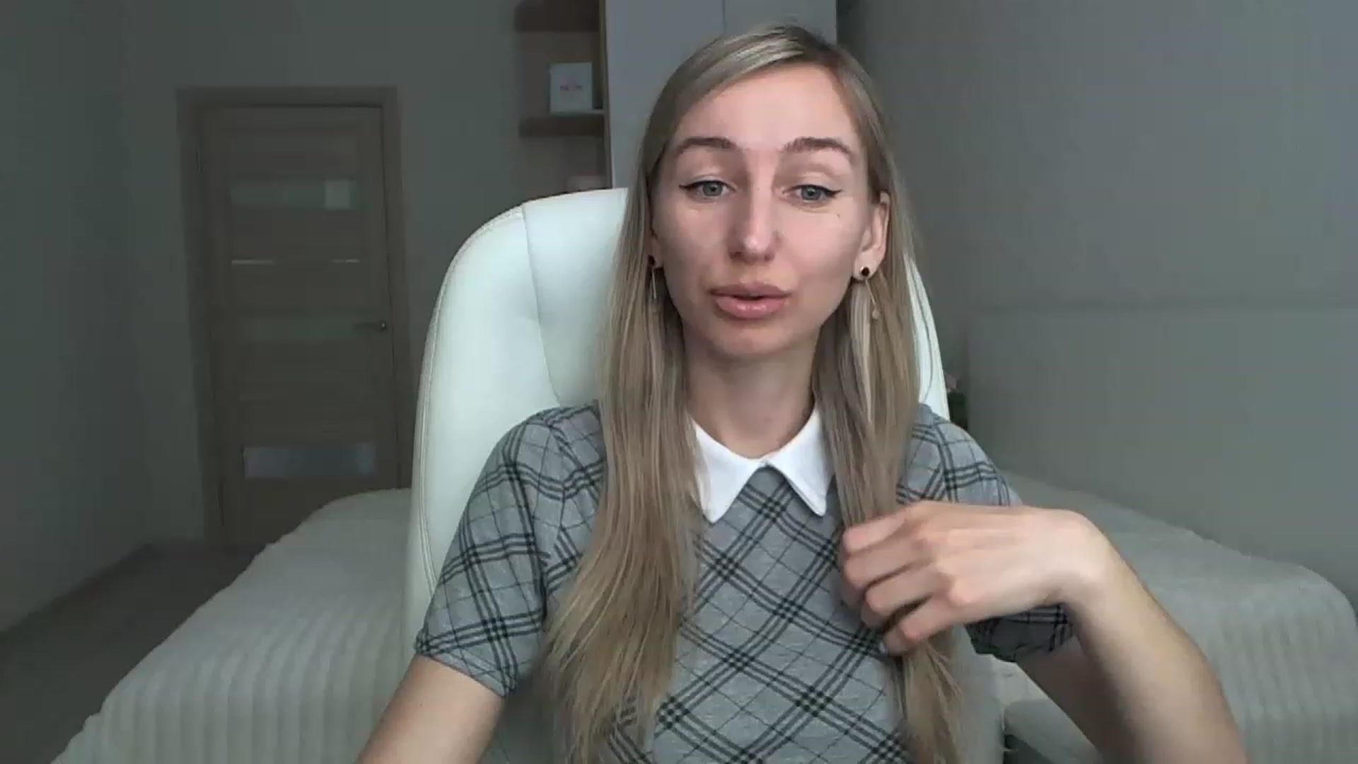 Gallery image thumbnail from YourSexyMilaX's myfreecams stream on, 05/11/2023, 08:36 image 8 of 20