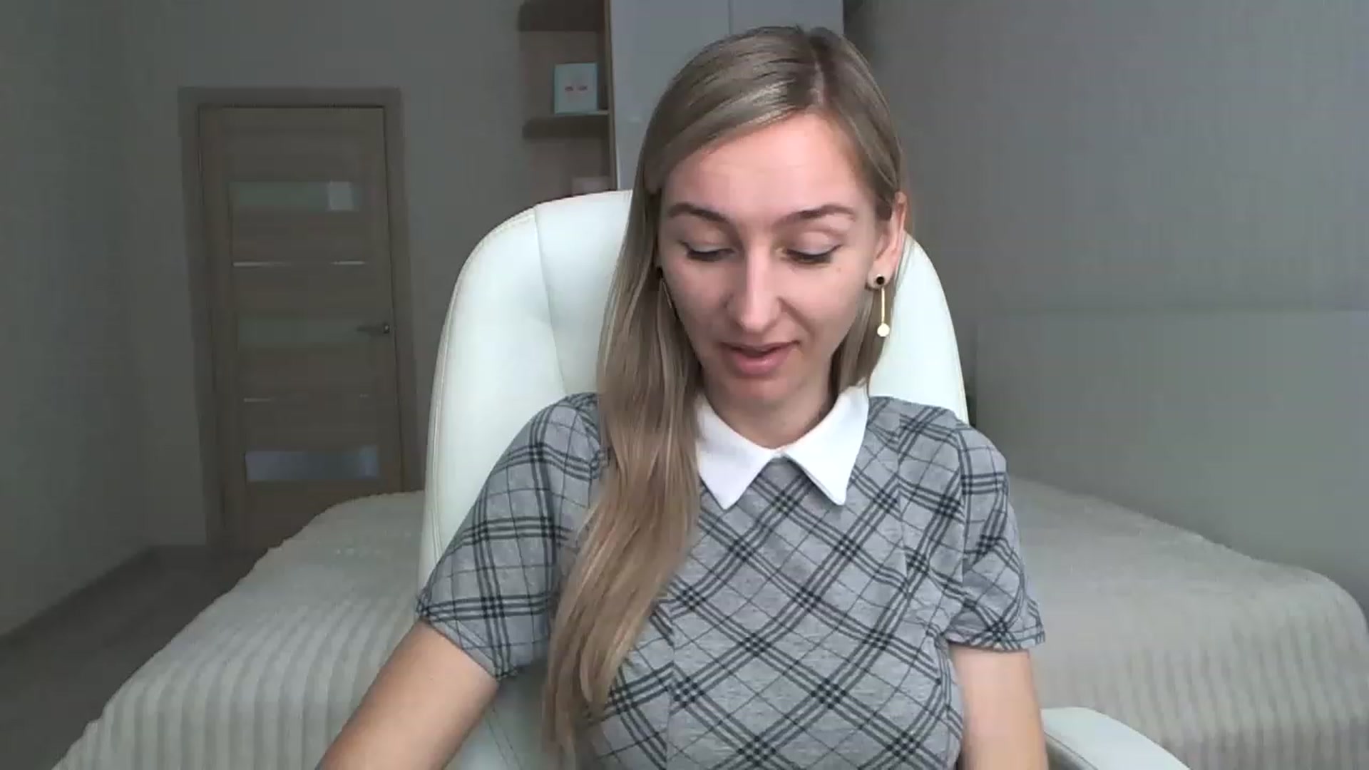 Gallery image thumbnail from YourSexyMilaX's myfreecams stream on, 05/11/2023, 08:36 image 7 of 20