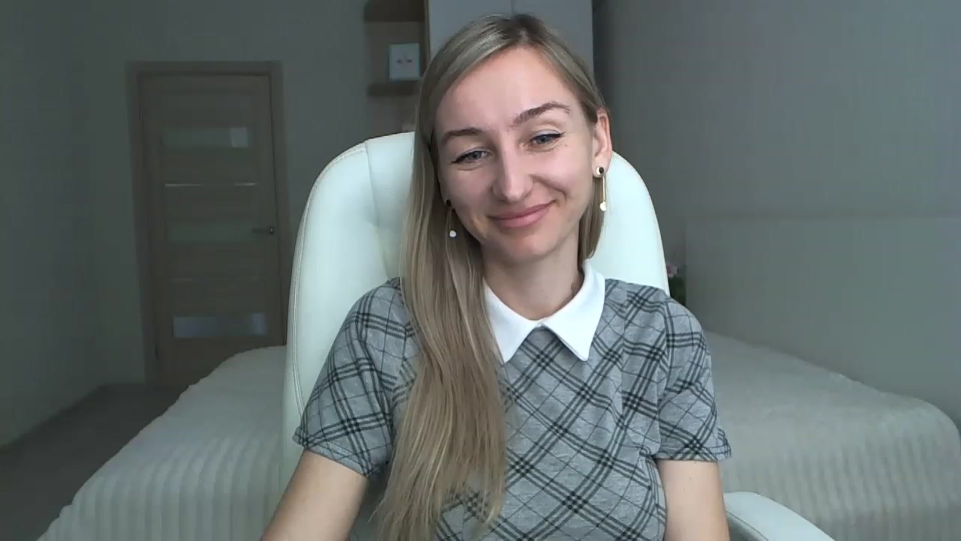 Gallery image thumbnail from YourSexyMilaX's myfreecams stream on, 05/11/2023, 08:36 image 4 of 20