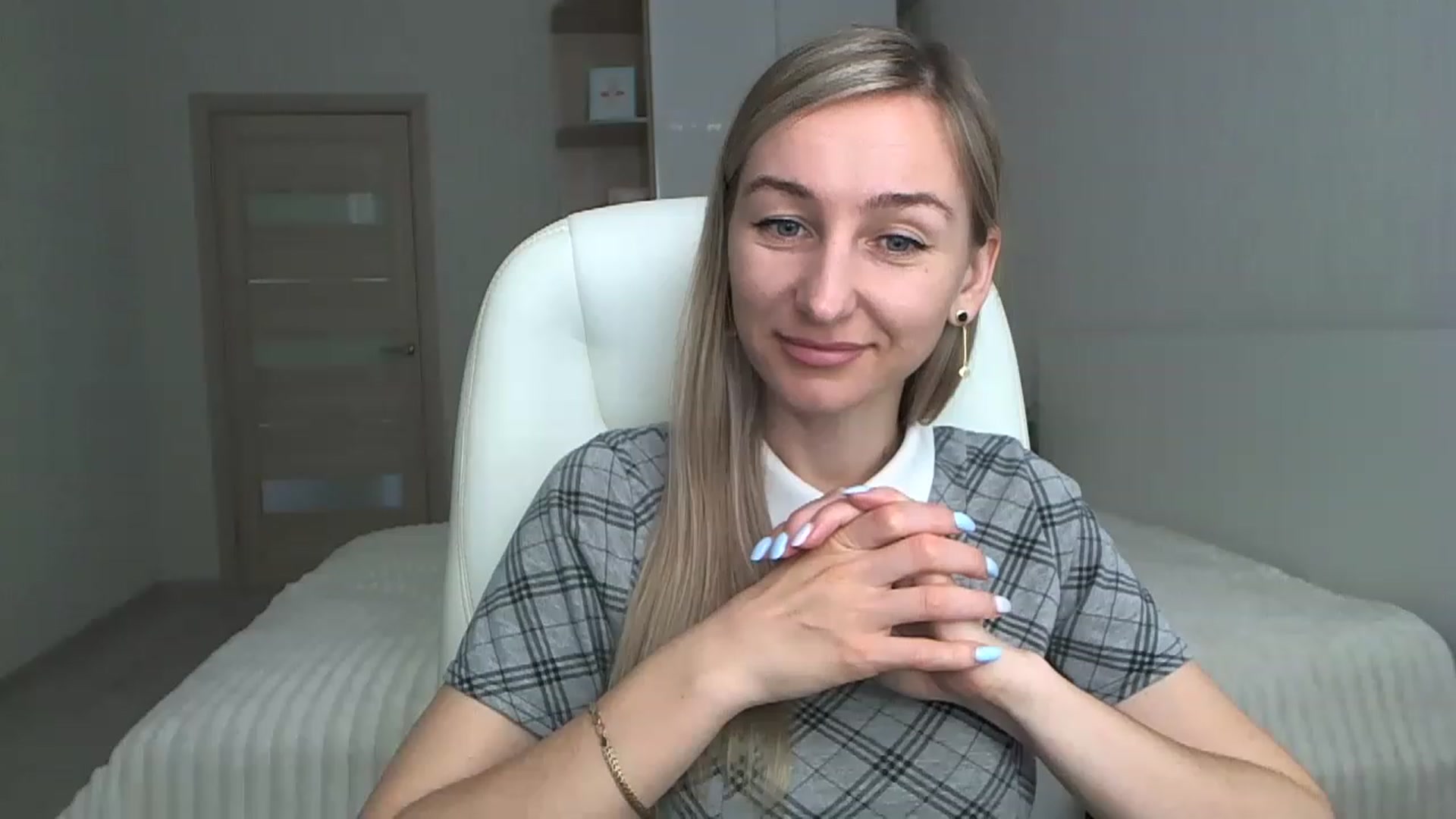 Gallery image thumbnail from YourSexyMilaX's myfreecams stream on, 05/11/2023, 08:36 image 5 of 20