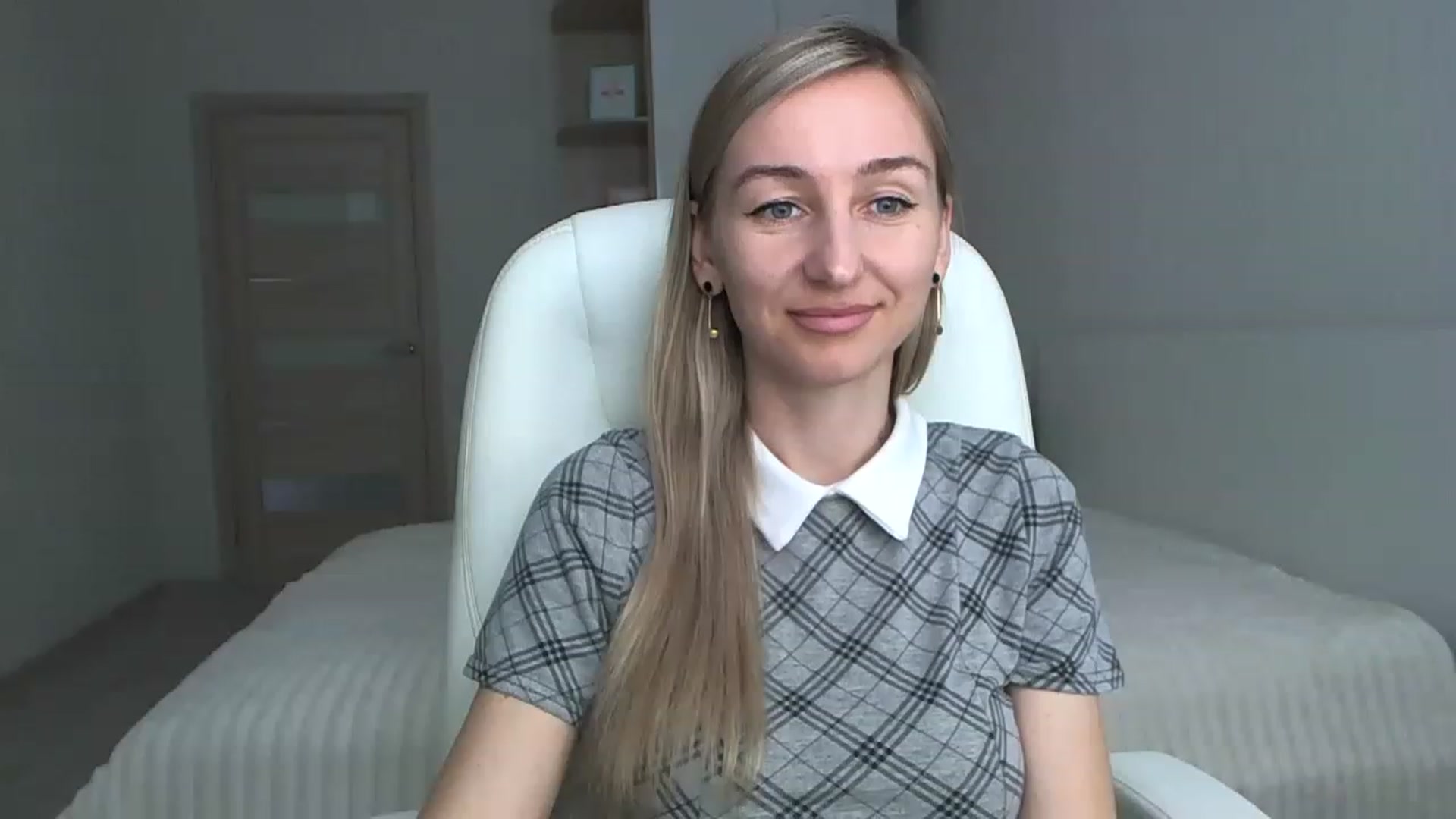 Gallery image thumbnail from YourSexyMilaX's myfreecams stream on, 05/11/2023, 08:36 image 2 of 20