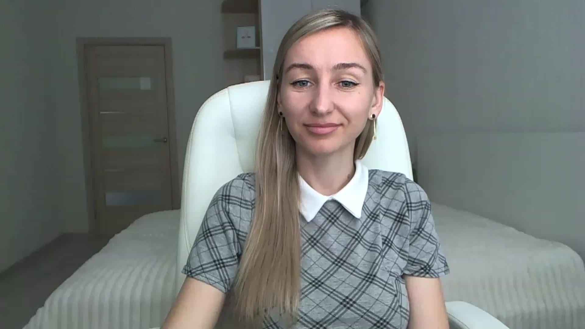 Gallery image thumbnail from YourSexyMilaX's myfreecams stream on, 05/11/2023, 08:36 image 1 of 20