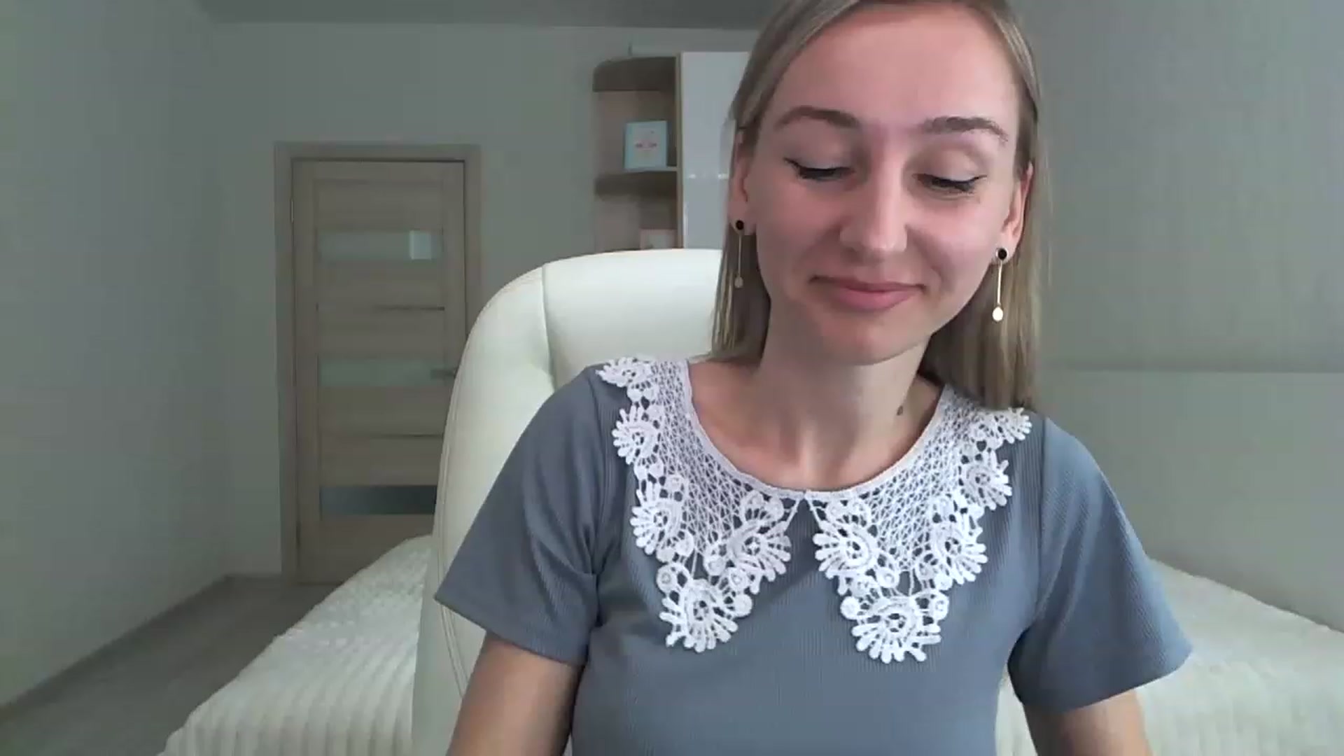 Gallery image thumbnail from YourSexyMilaX's myfreecams stream on, 05/11/2023, 15:19 image 14 of 20