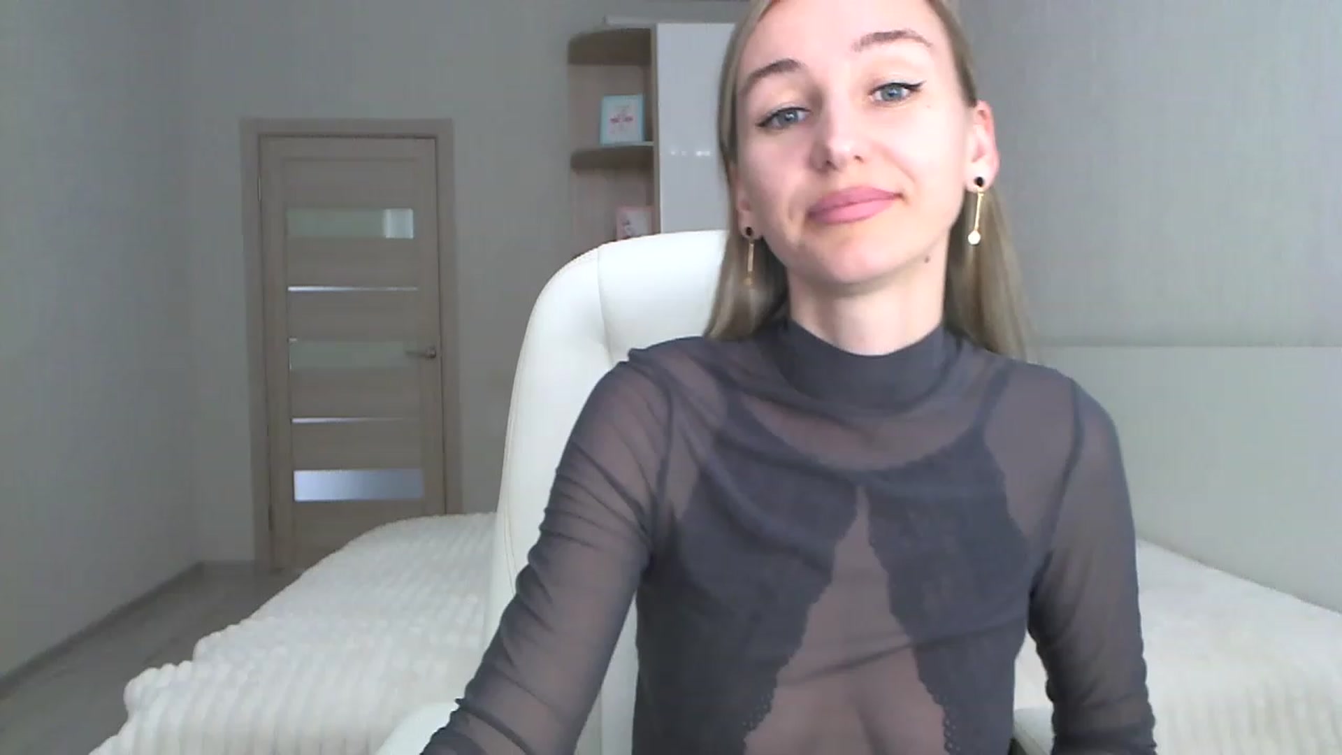 Gallery image thumbnail from YourSexyMilaX's myfreecams stream on, 05/13/2023, 12:17 image 7 of 20